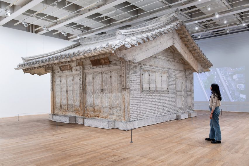 Rubbing/Loving Seoul House installation