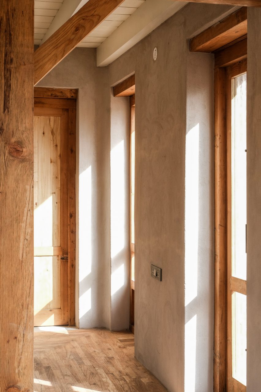 Gulzar's Residence by Field Architects