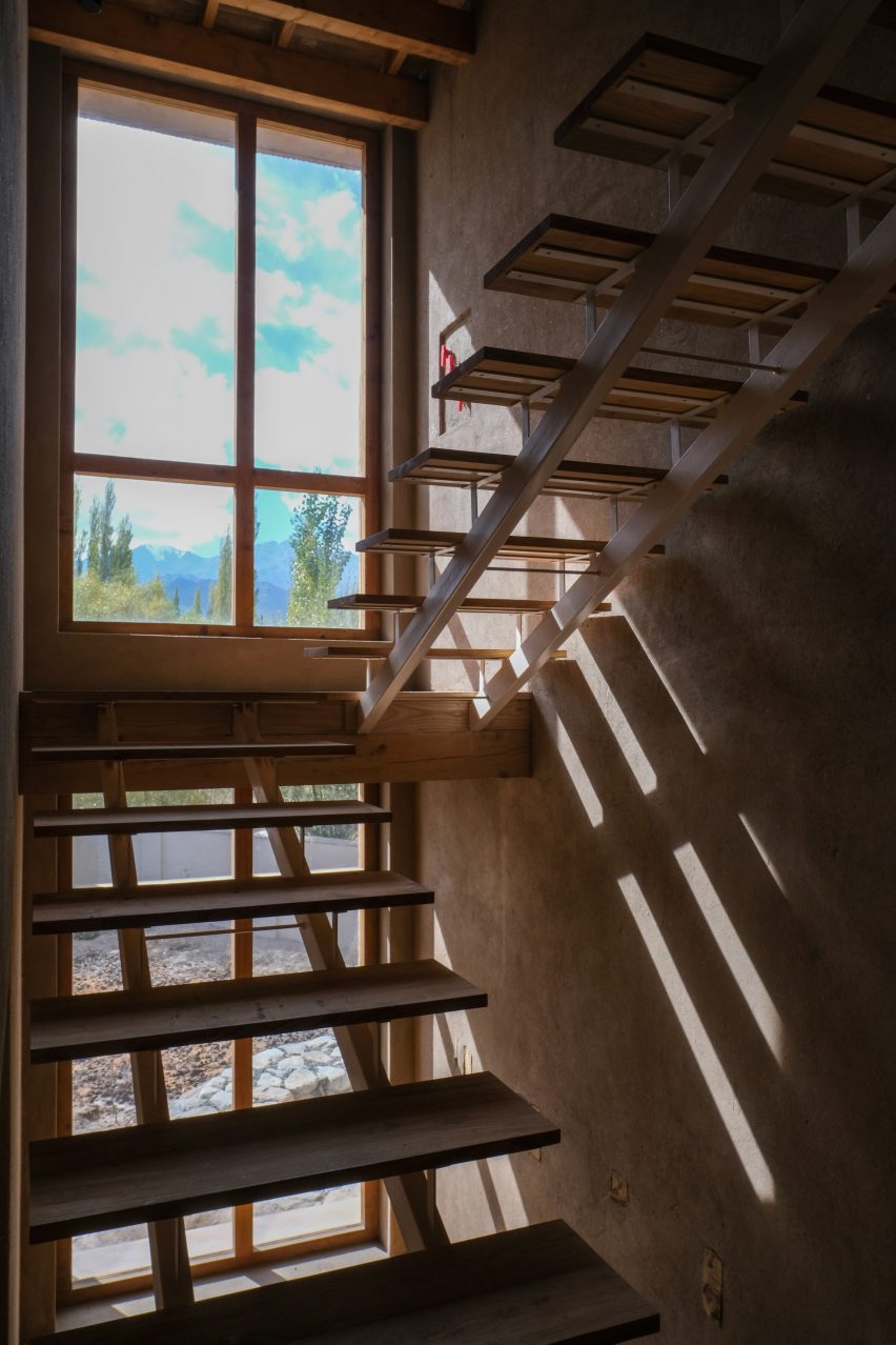 Gulzar's Residence by Field Architects