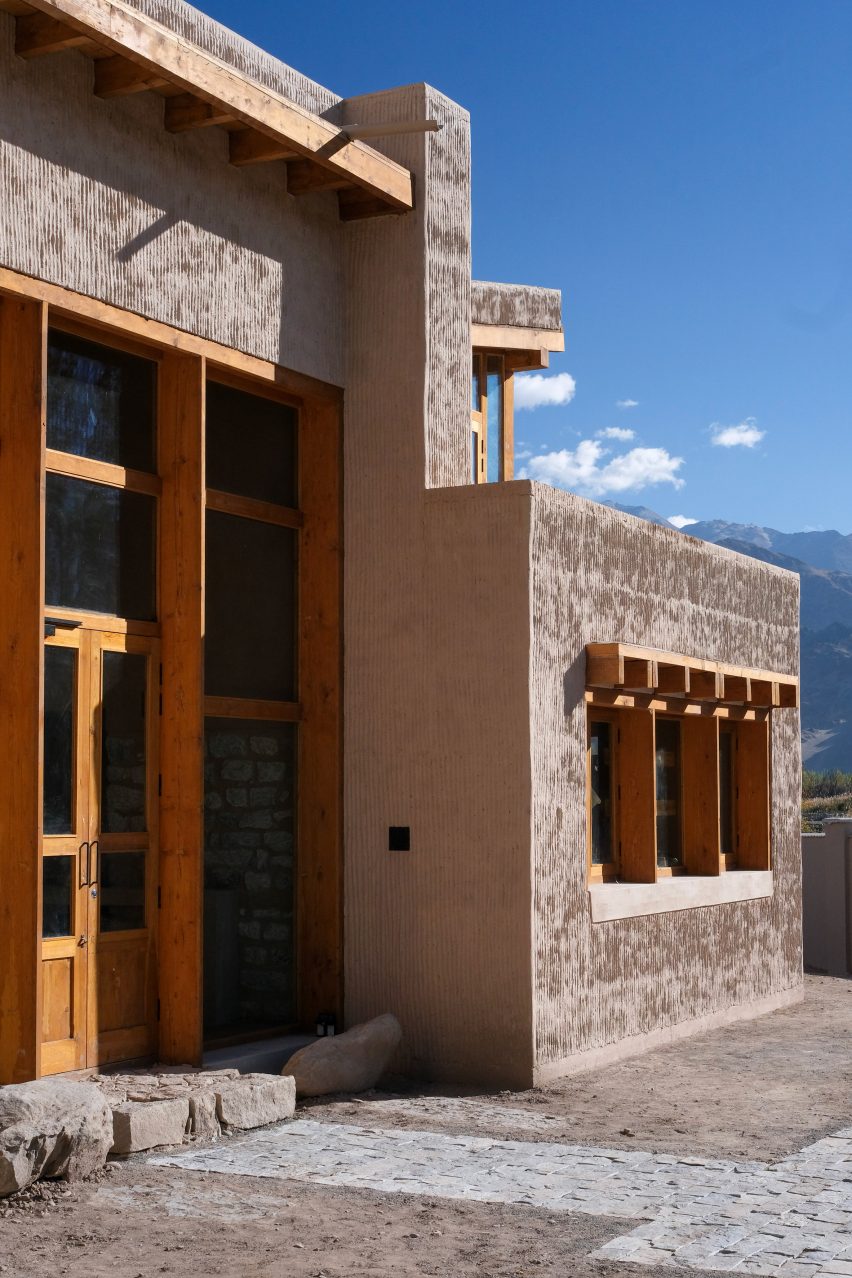Gulzar's Residence by Field Architects