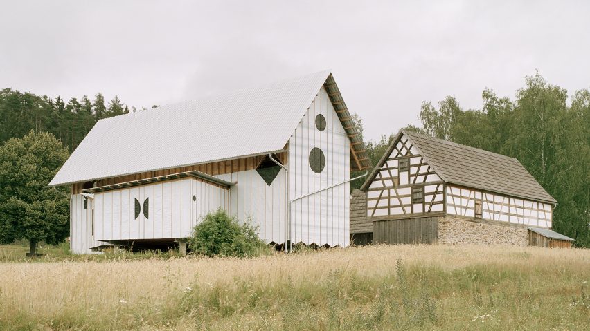 Learning House in Bavaria by Max Otto Zitzelsberger