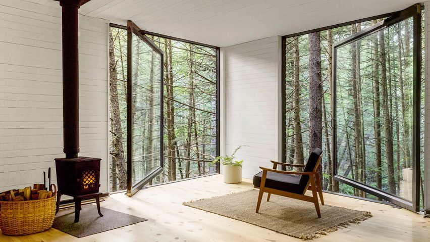 Living room with glazed two pivot doors