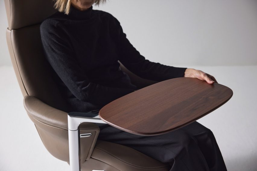 Humanscale Diffrient Lounge chair integrated work surface