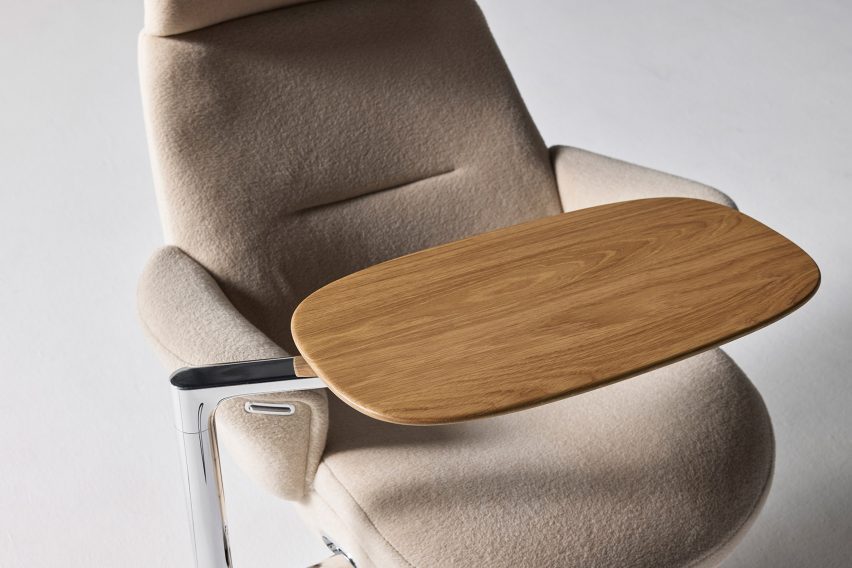 Humanscale Diffrient Lounge chair integrated work surface