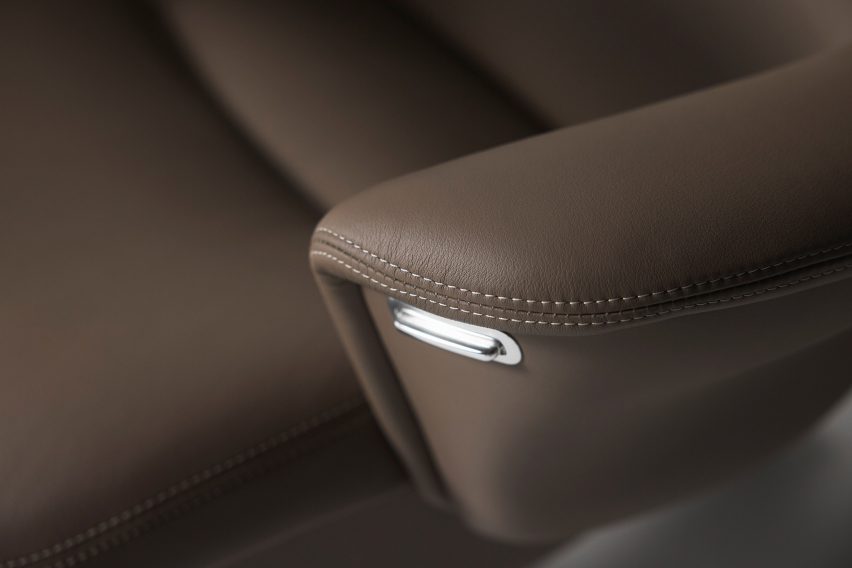 Detail of Humanscale Diffrient Lounge chair