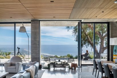 Floor-to-ceiling glazing