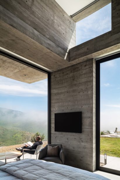 Californian house by LOHA