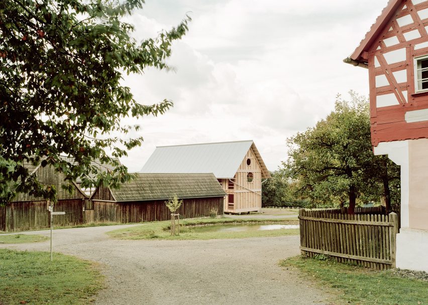 Learning House in Bavaria by Max Otto Zitzelsberger