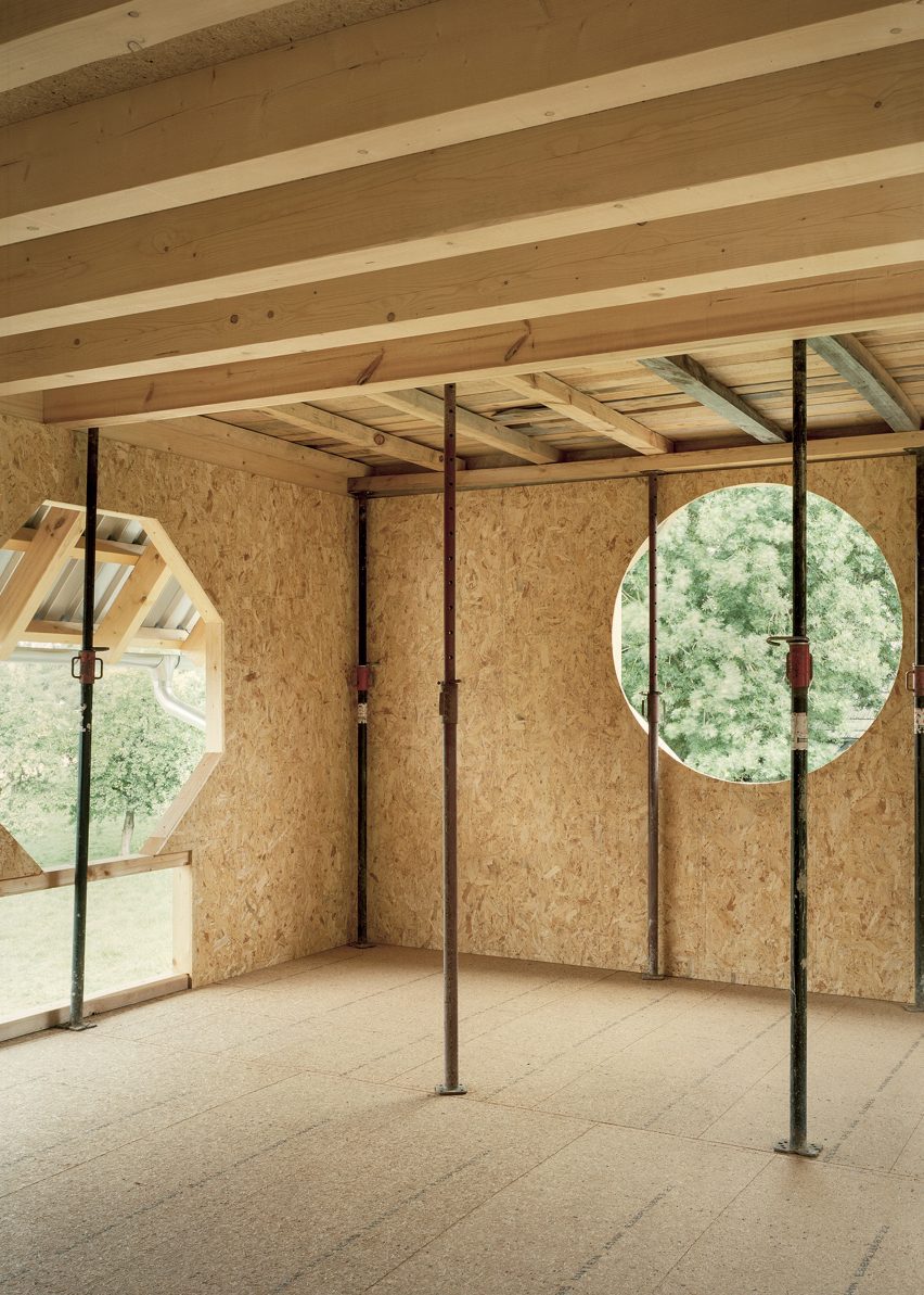 Learning House in Bavaria by Max Otto Zitzelsberger