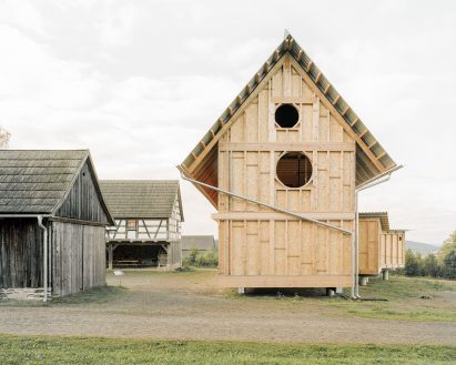 Learning House in Bavaria by Max Otto Zitzelsberger