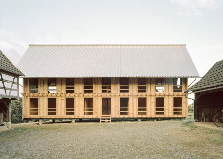 Learning House in Bavaria by Max Otto Zitzelsberger