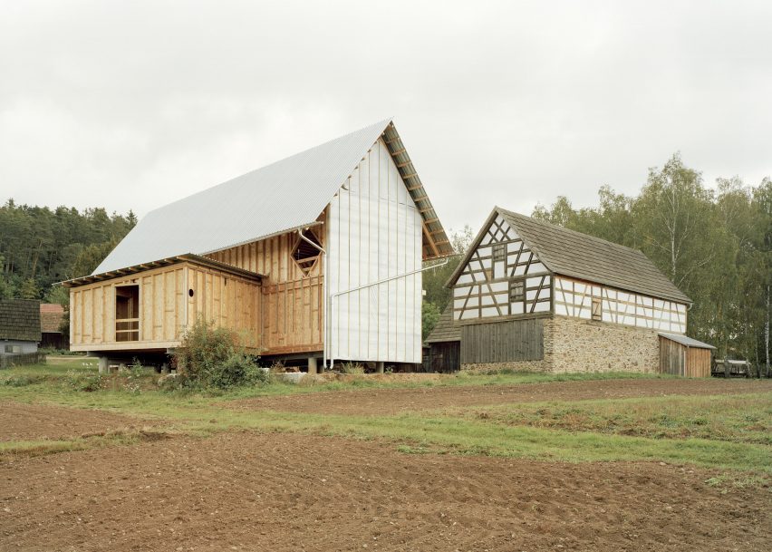 Learning House in Bavaria by Max Otto Zitzelsberger