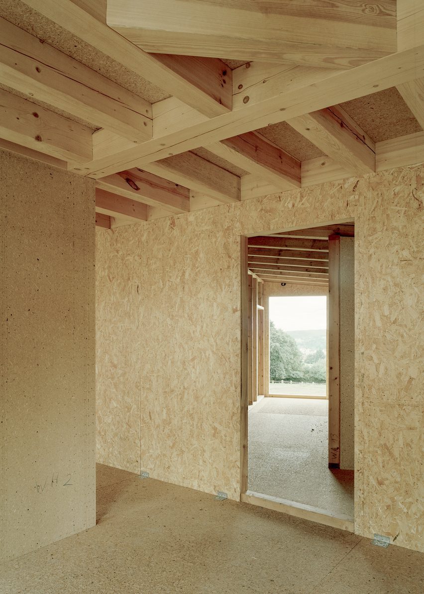 Learning House in Bavaria by Max Otto Zitzelsberger