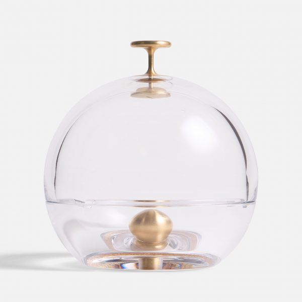 Photo of glass ashtray by Murmmr