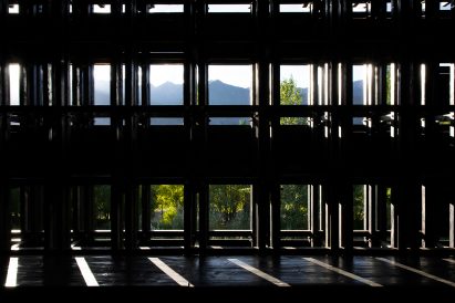 omno lab-shannan-beehive-dark-interior-1703x1136