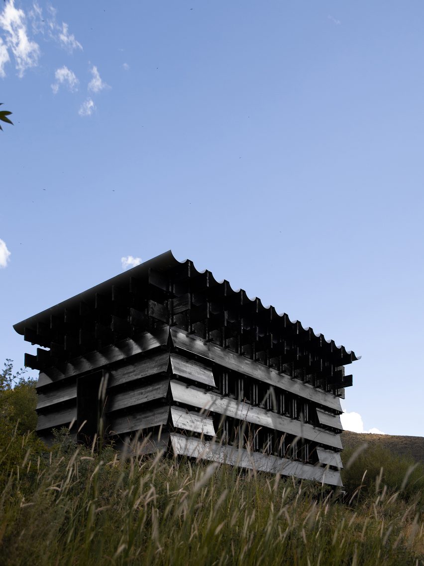 omno lab-shannan-beehive-roof-1704x2272