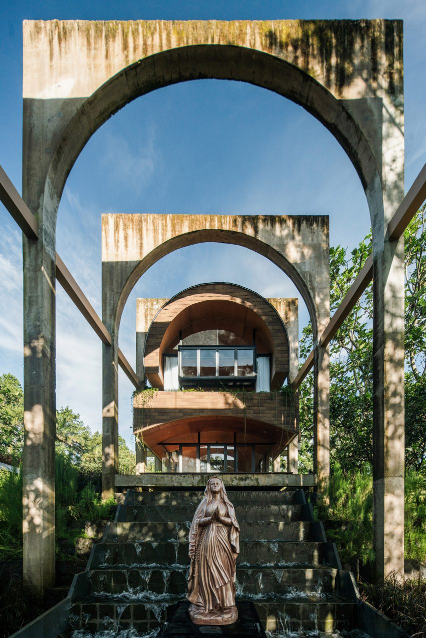 Sanctuary Tunnel Garden by RAD+ar