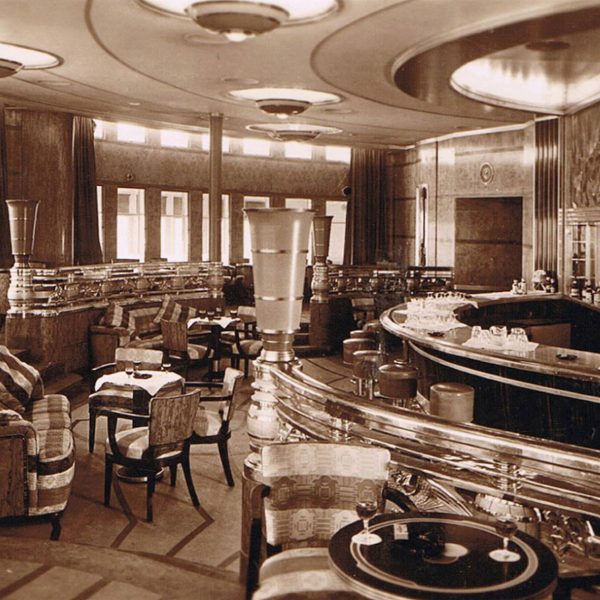 Observation bar in RMS Queen Mary