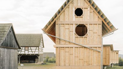 Learning House in Bavaria by Max Otto Zitzelsberger
