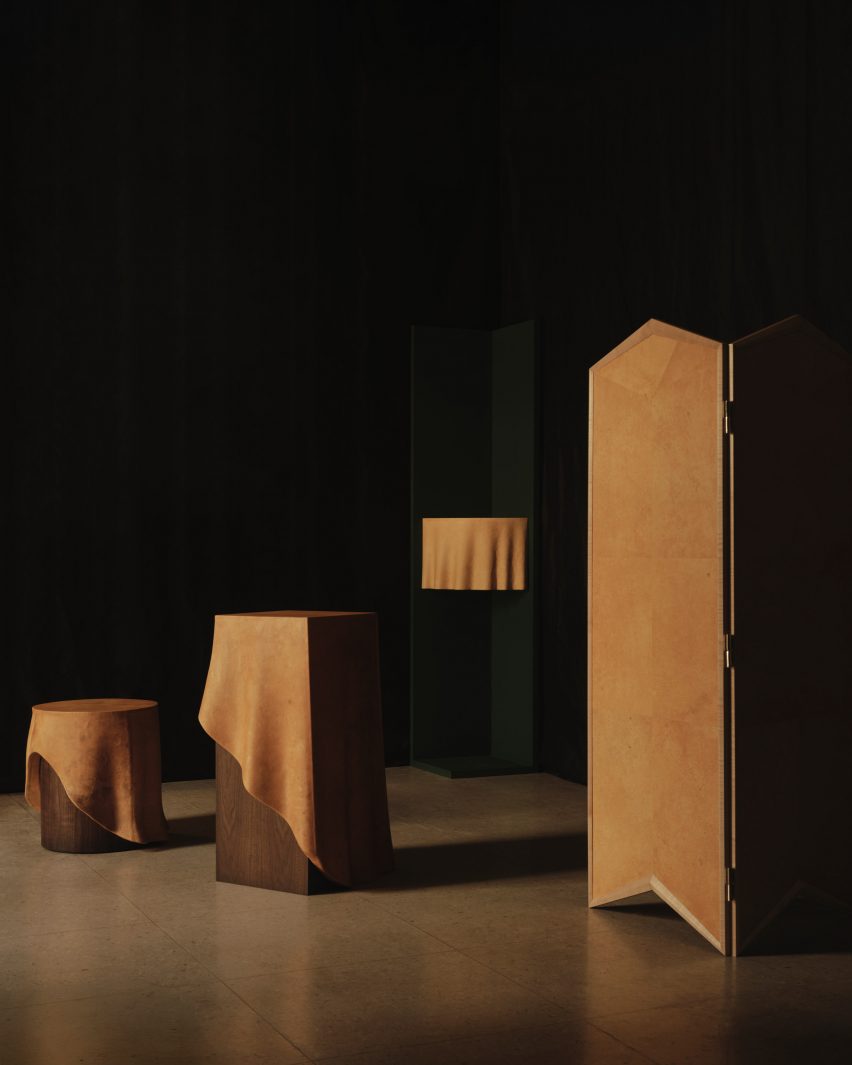 Photo of the Duk x Reishi objects assembled together alongside the Mycelium Paravent folding screen by Fanny Perrier