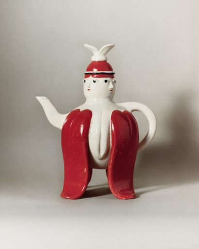 Teapot shaped like two people