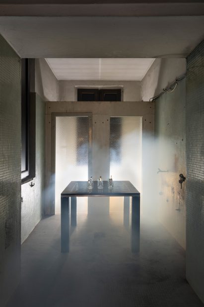 Little table with glasswear
