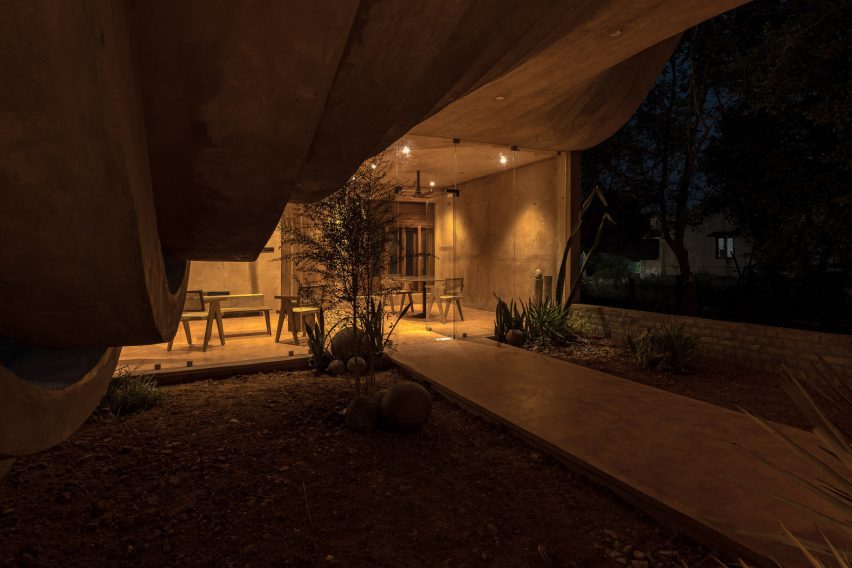 Vaazh House in India by VY Architecture Studio