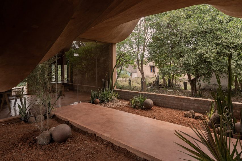 Vaazh House in India by VY Architecture Studio