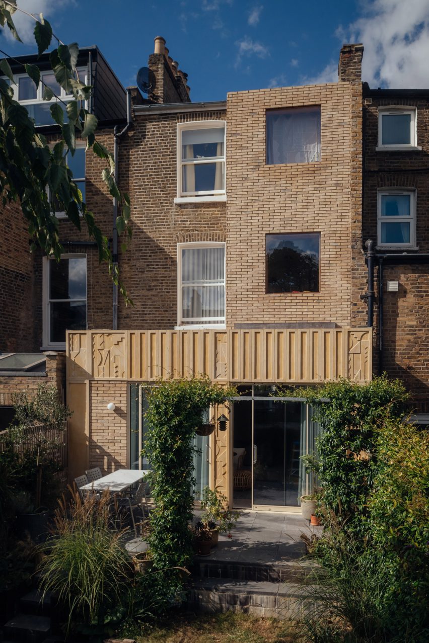 Ray House by Archmongers