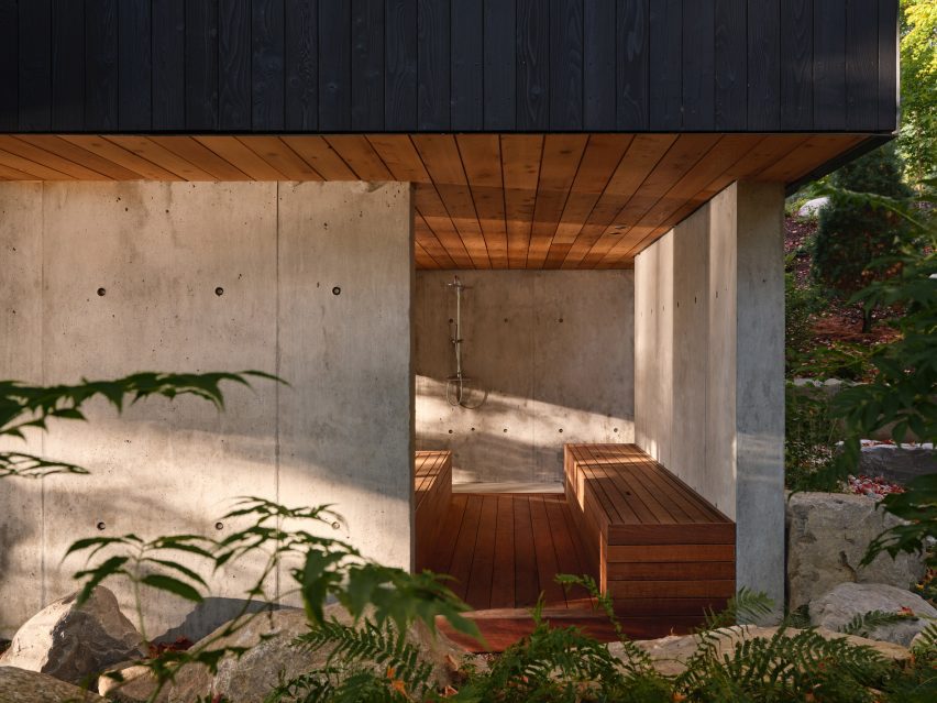 Barbora Taylor Architect black lakeside cabin