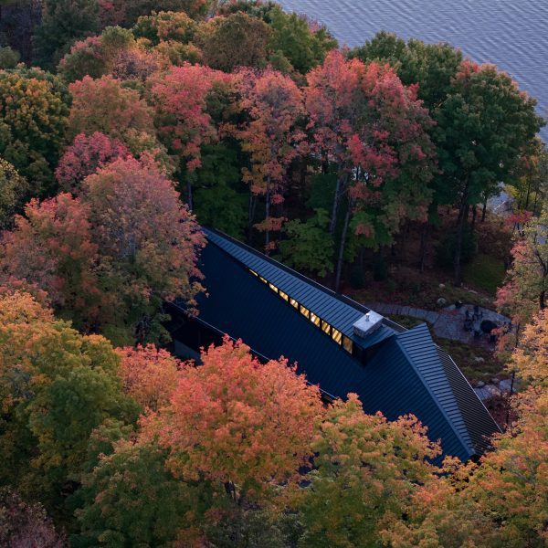 Barbora Vovak Taylor Muskoka lakehouse