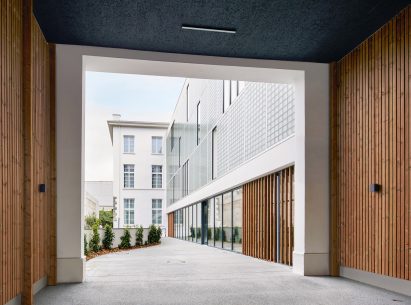 Brest Post Office flat conversion in Brittany by Chatillon Architectes