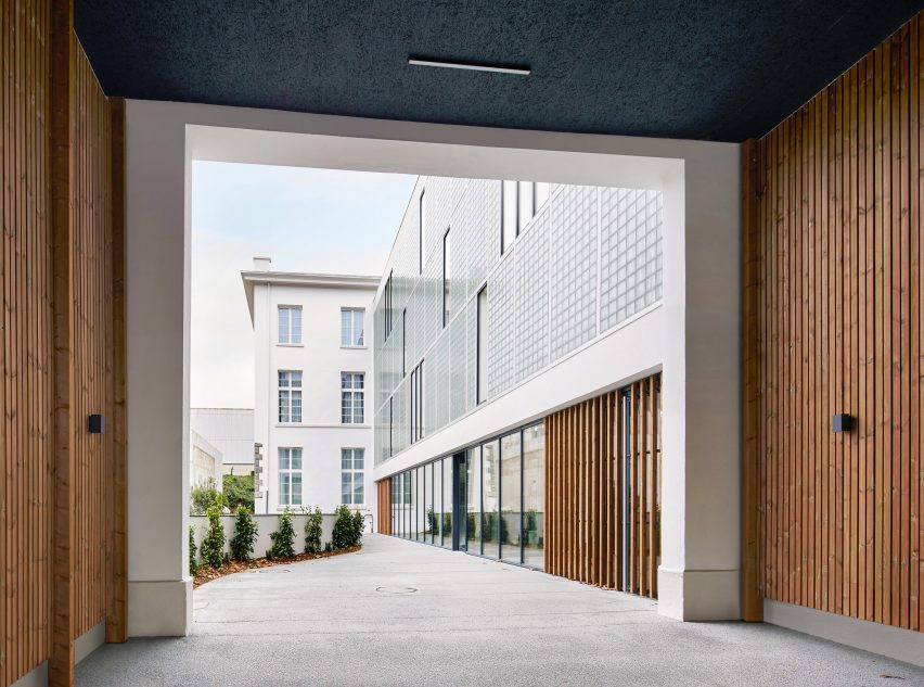 Brest Post Office flat conversion in Brittany by Chatillon Architectes