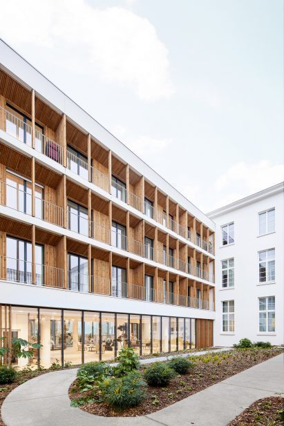 Converted post office in Brittany by Chatillon Architectes