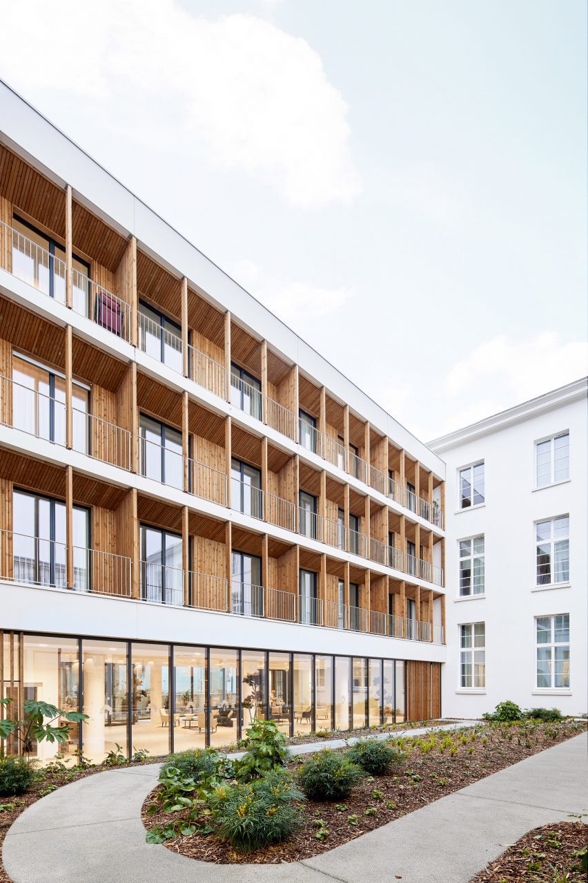 Converted post office in Brittany by Chatillon Architectes