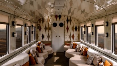 Bar car with undulating seats