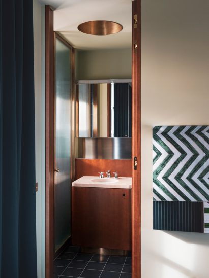 Bathroom in Étage 5 in Latitude 43 by Dimore Studio