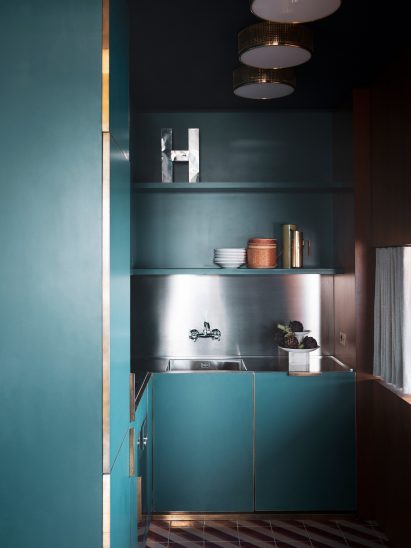 Kitchen in Étage 5 in Latitude 43 by Dimore Studio