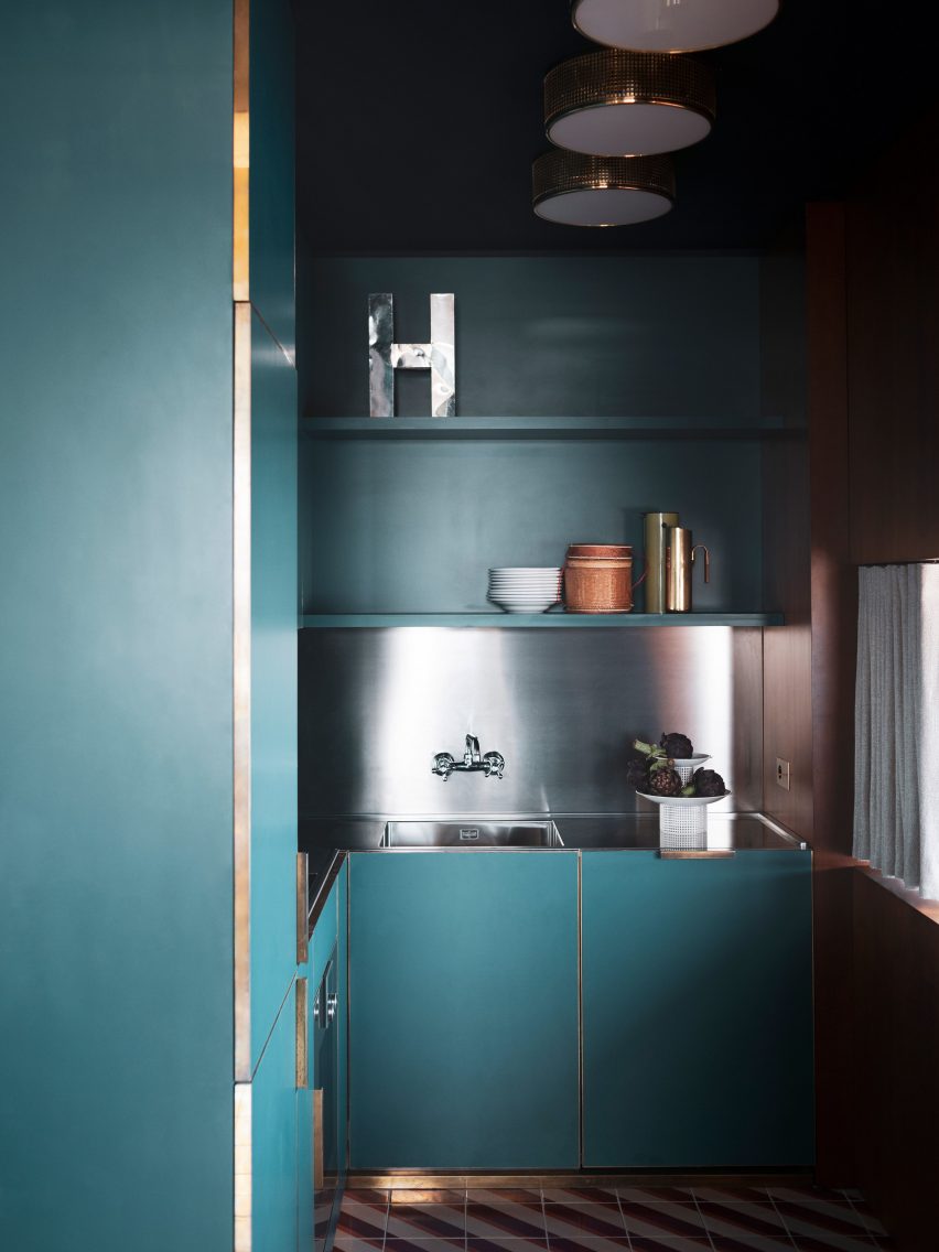 Kitchen in Étage 5 in Latitude 43 by Dimore Studio
