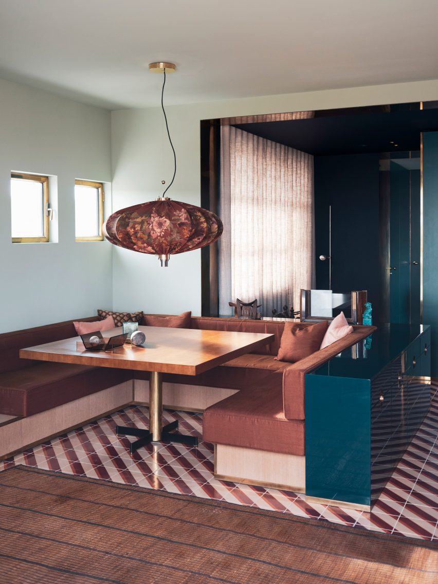 Dining table in Étage 5 in Latitude 43 by Dimore Studio