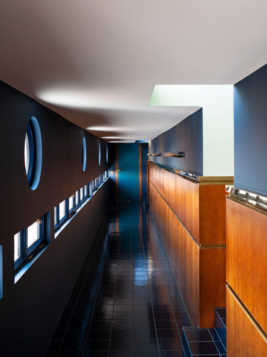 Hallway in Étage 5 in Latitude 43 by Dimore Studio