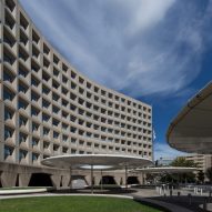Curved building