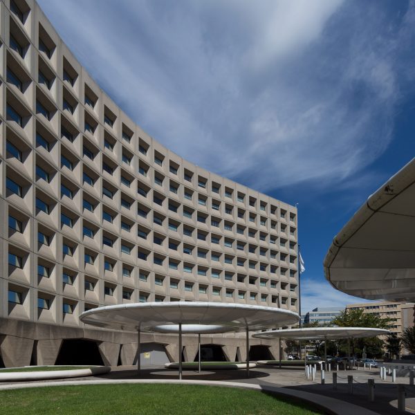 Curved building