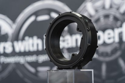 Wheel-shaped motor on a plinth