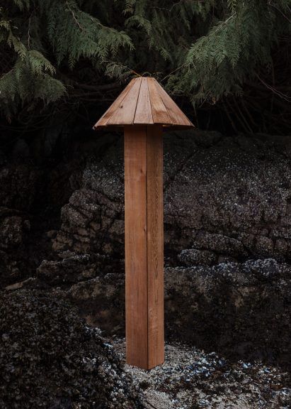 Pleated floor lamp made of timber