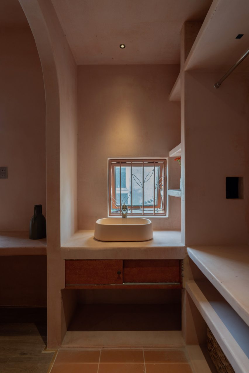Earthenware House by NAQI & Partners