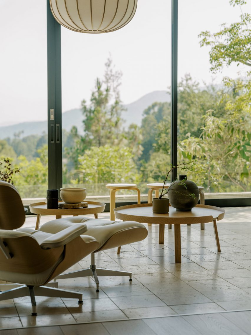 Glass Ridge House by OWIU