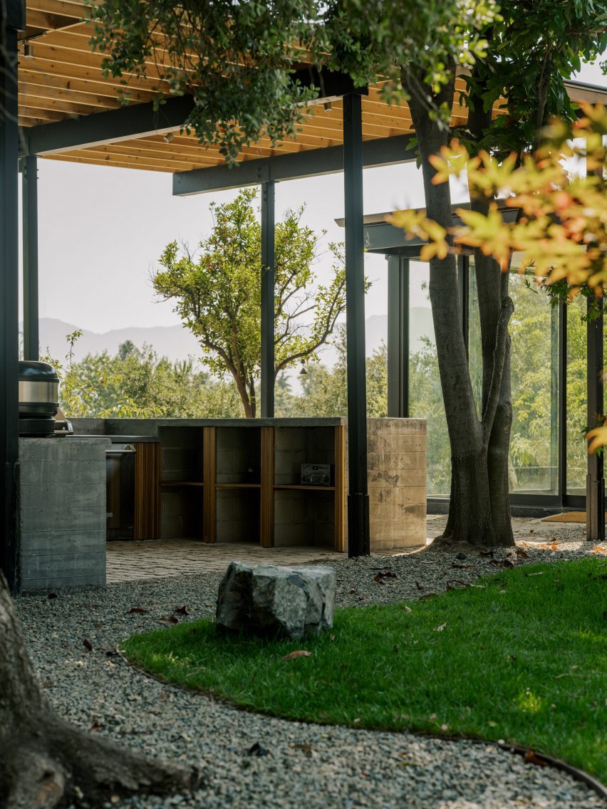 Glass Ridge House by OWIU