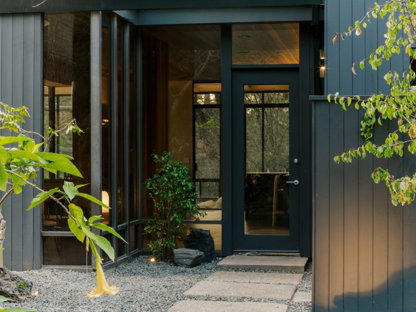 Glass Ridge House by OWIU