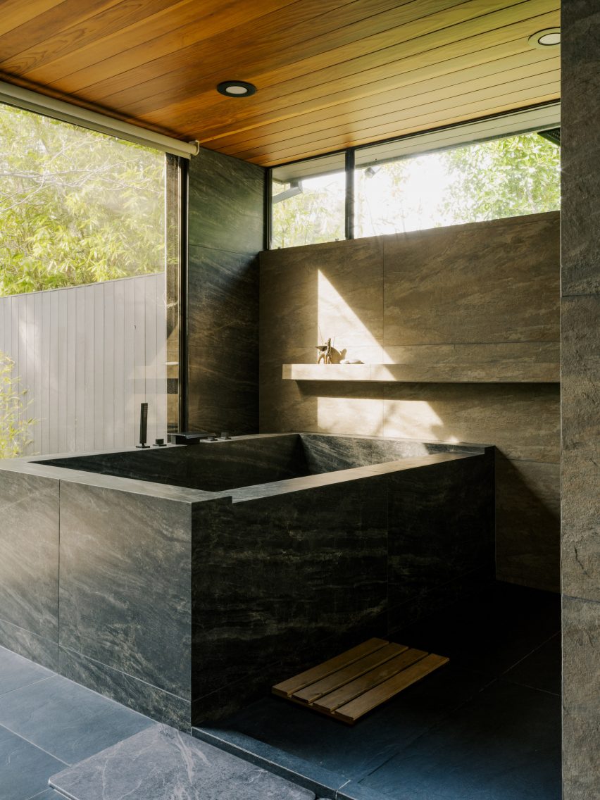Glass Ridge House by OWIU